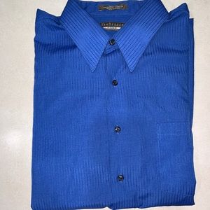 VAN HEUSEN MEN’S FITTED BUTTON UP